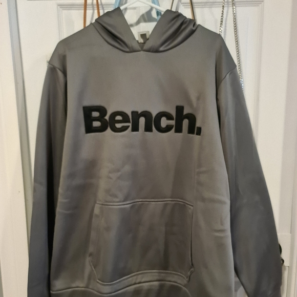 Bench heavyweight hoodie with front logo! Worn once. No flaw. Looks brand new. - Picture 3 of 4